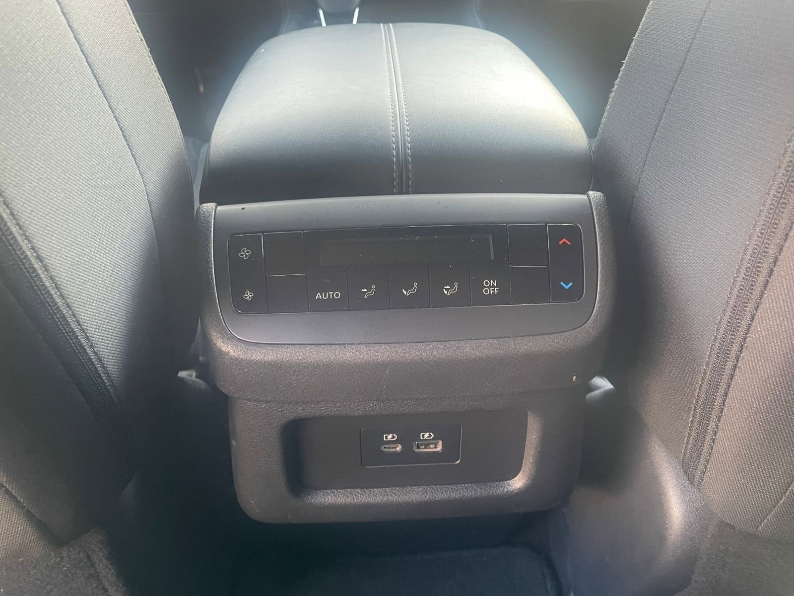 Used 2025 Nissan Pathfinder SV image 24