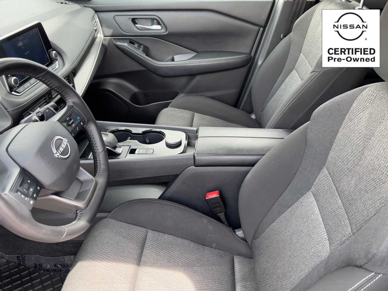 Certified 2025 Nissan Rogue SV image 17