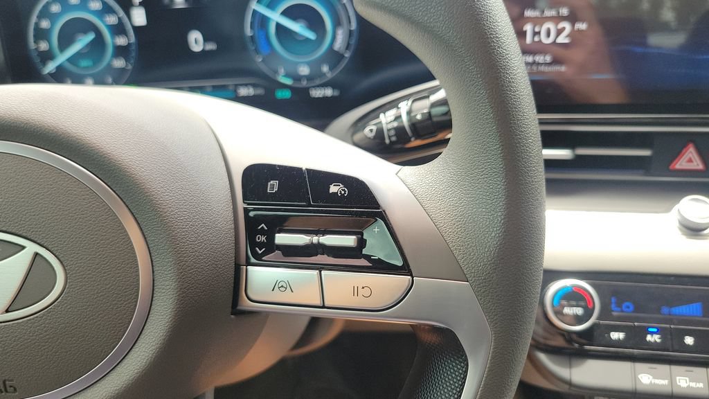 Used 2024 Hyundai Elantra Blue FWD image 21
