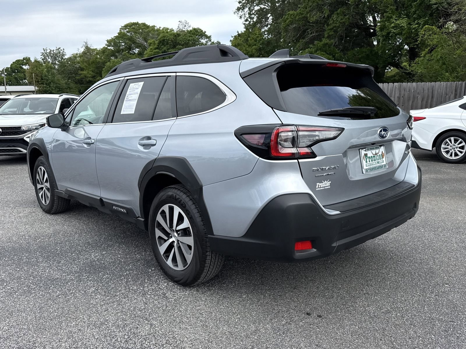 Used 2025 Subaru Outback Premium AWD/4WD image 3