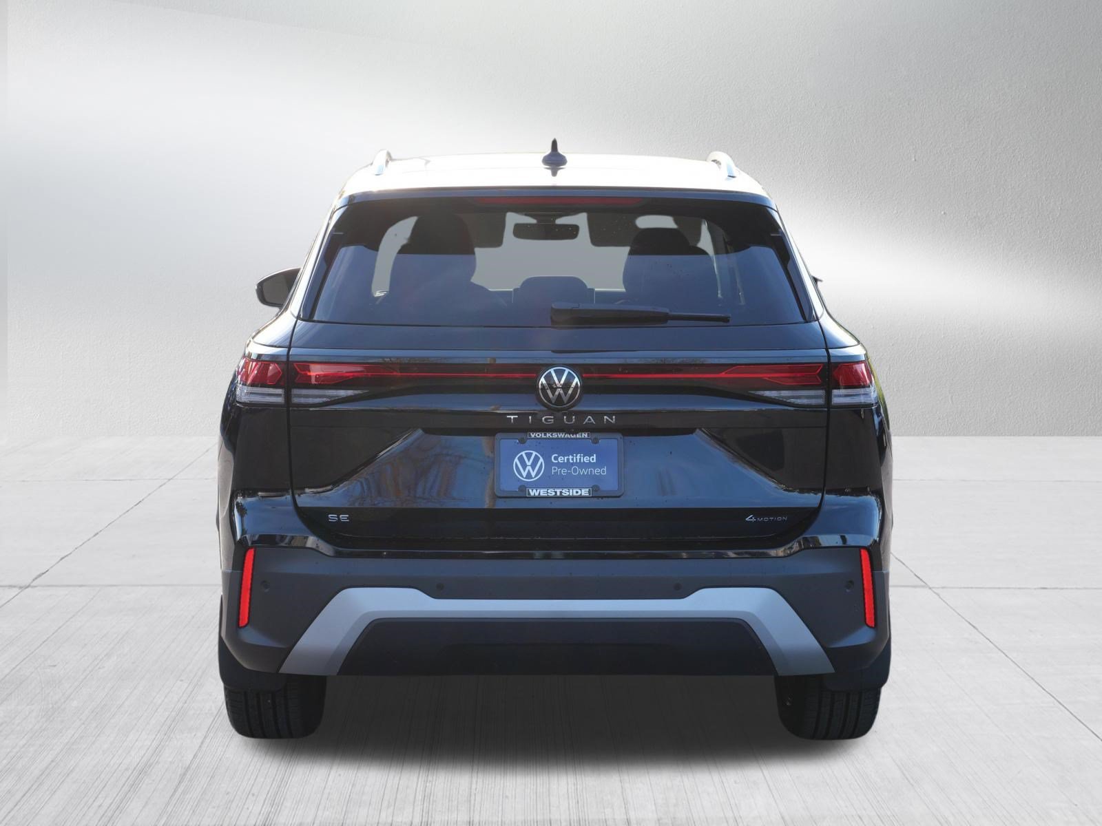 Certified 2025 Volkswagen Tiguan SE AWD/4WD image 6