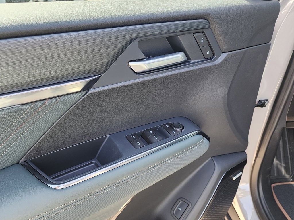 New 2026 GMC Acadia AT4 w/ Luxury Package image 14