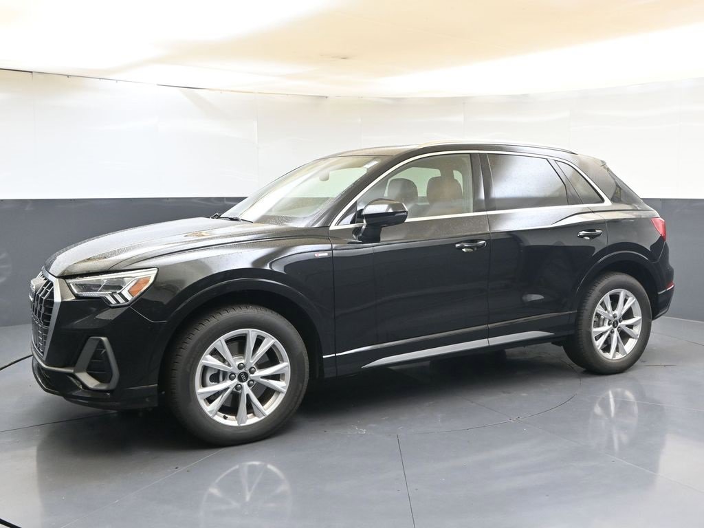 Certified 2025 Audi Q3 2.0T Premium Plus w/ Premium Plus Package image 2