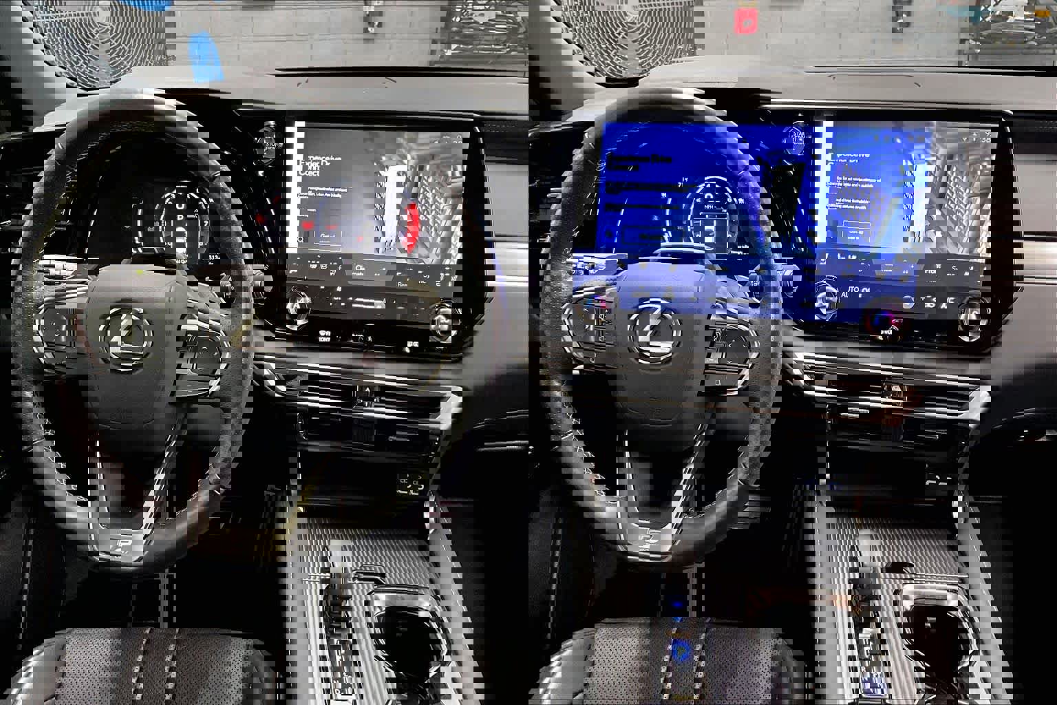 Used 2023 Lexus RX 350 F Sport w/ Accessory Package (Z1) image 15