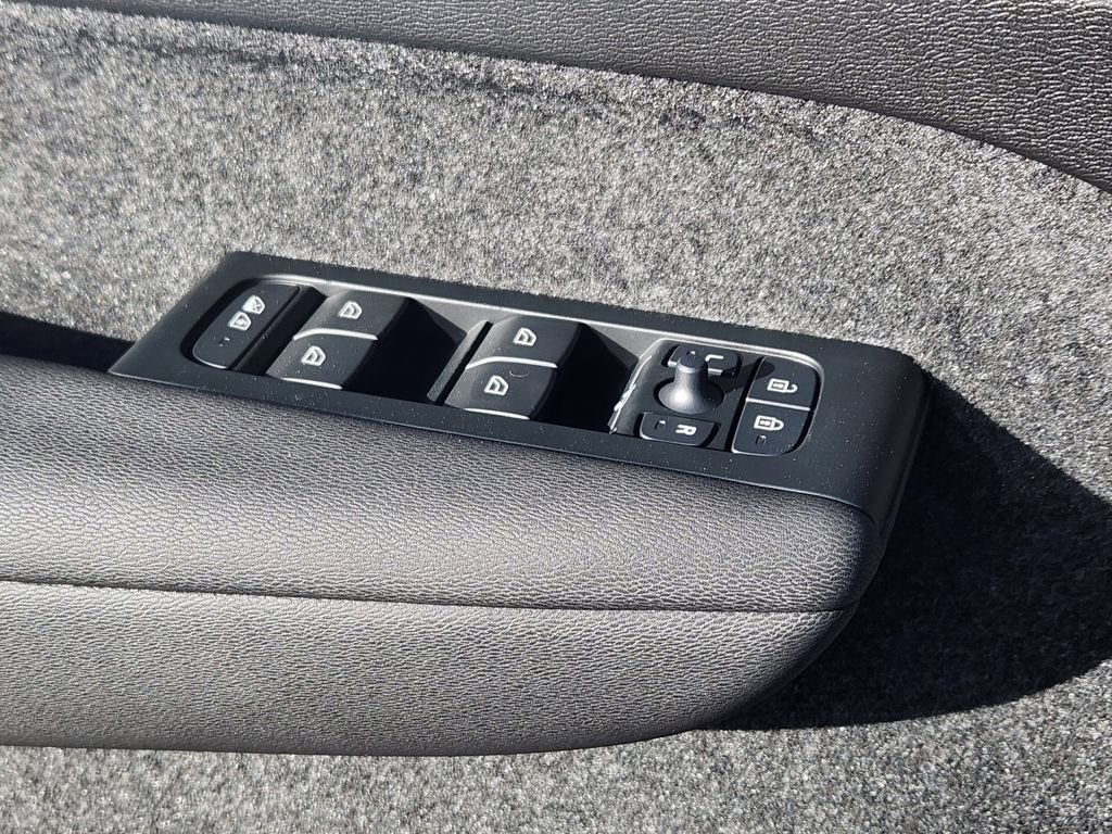 New 2026 Volvo XC40 B5 Ultra w/ Climate Package image 4