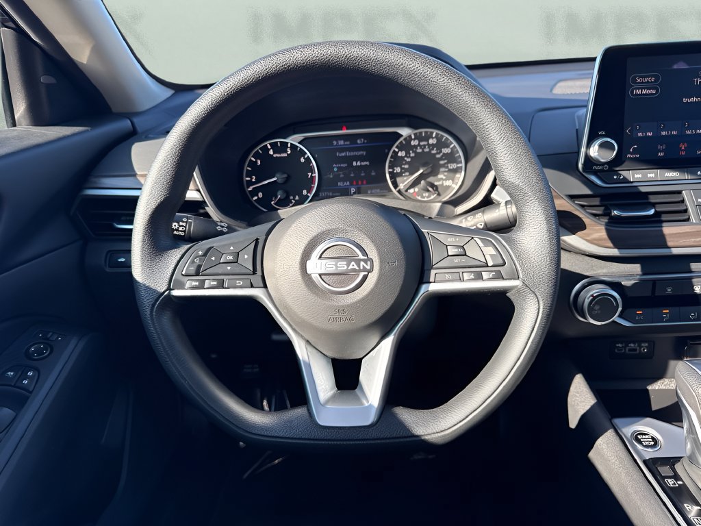Used 2025 Nissan Altima 2.5 SV FWD image 15