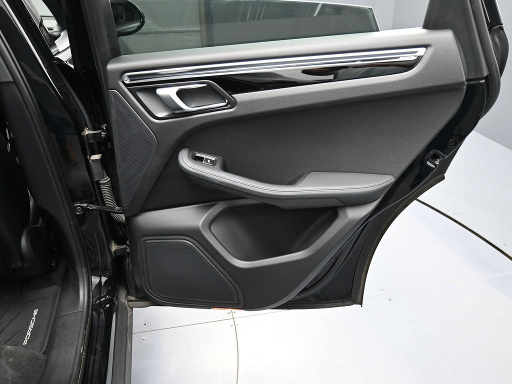 Certified 2023 Porsche Macan Turbo AWD/4WD image 25