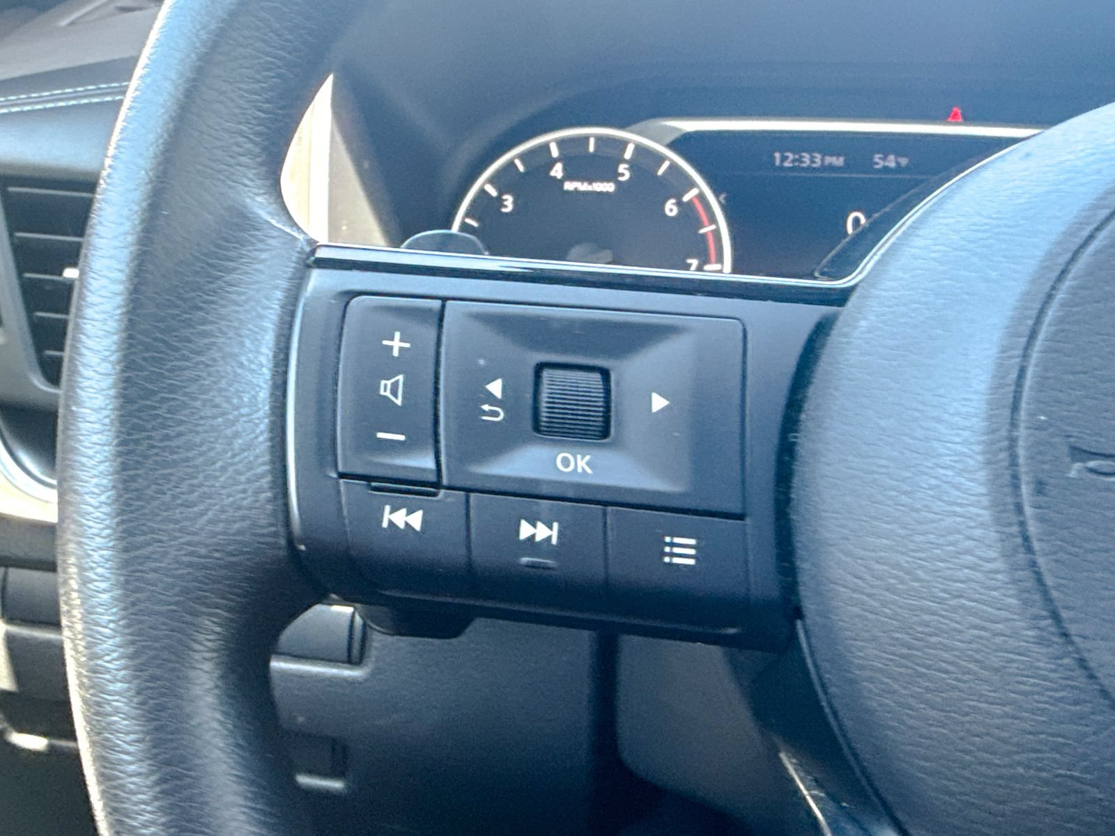 Used 2023 Nissan Rogue SV AWD/4WD image 43