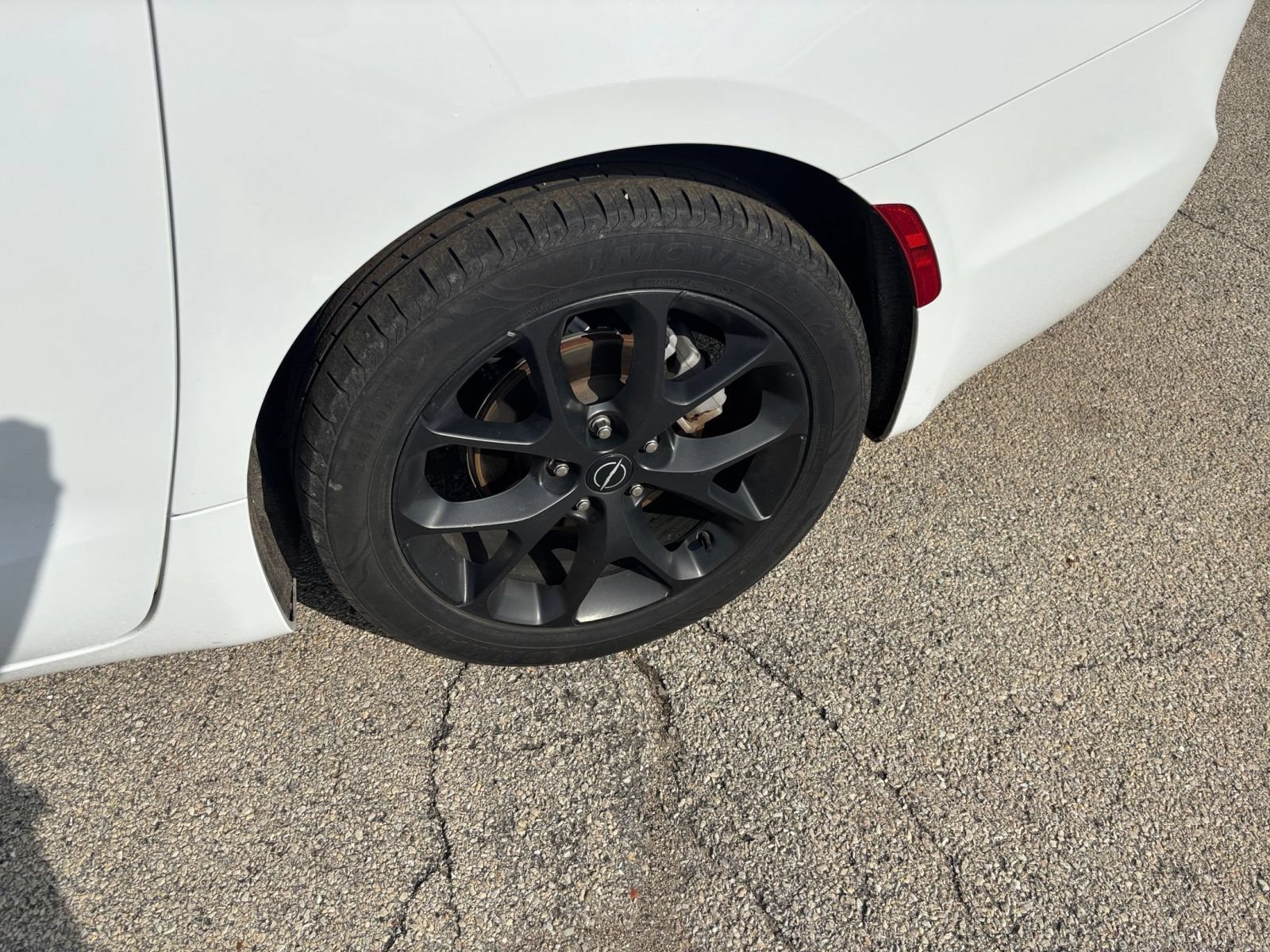 Used 2025 Chrysler Pacifica Limited FWD image 31