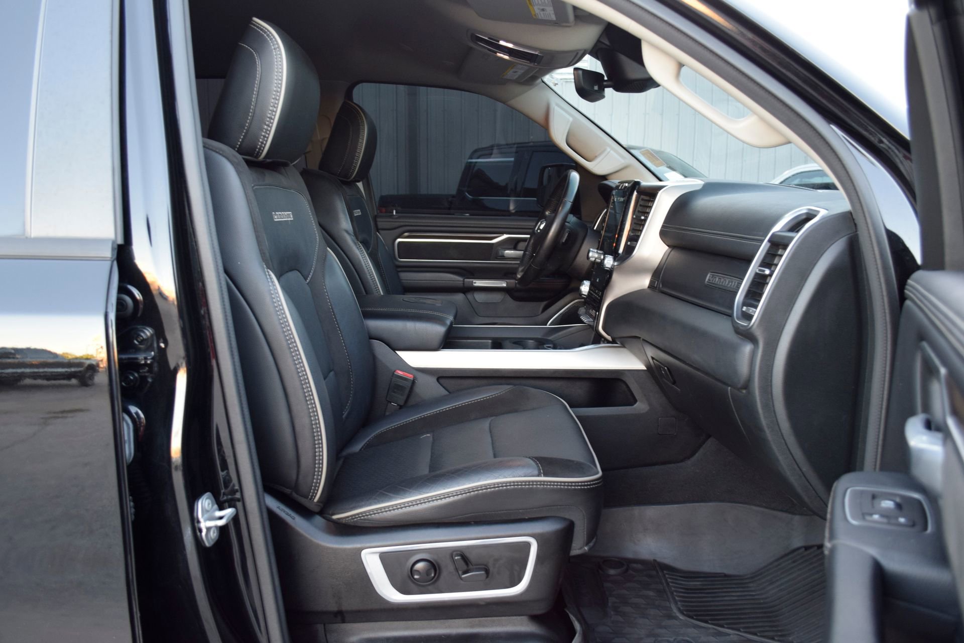 Used 2022 RAM 1500 Laramie image 23