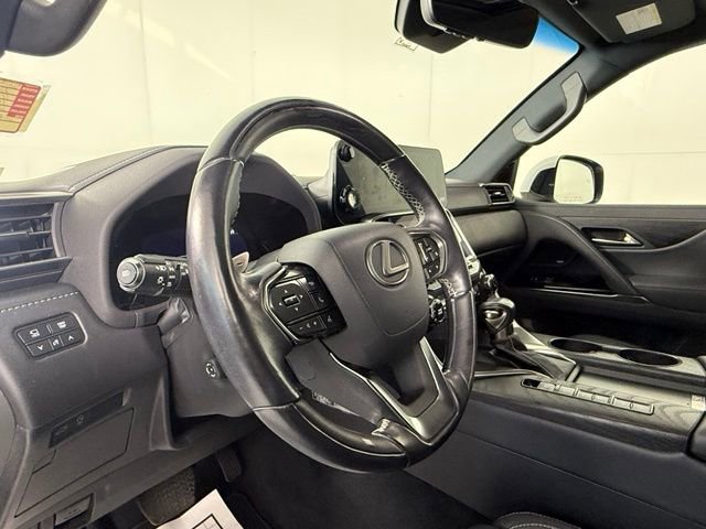 Used 2022 Lexus LX 600 4WD w/ Luxury Package image 17