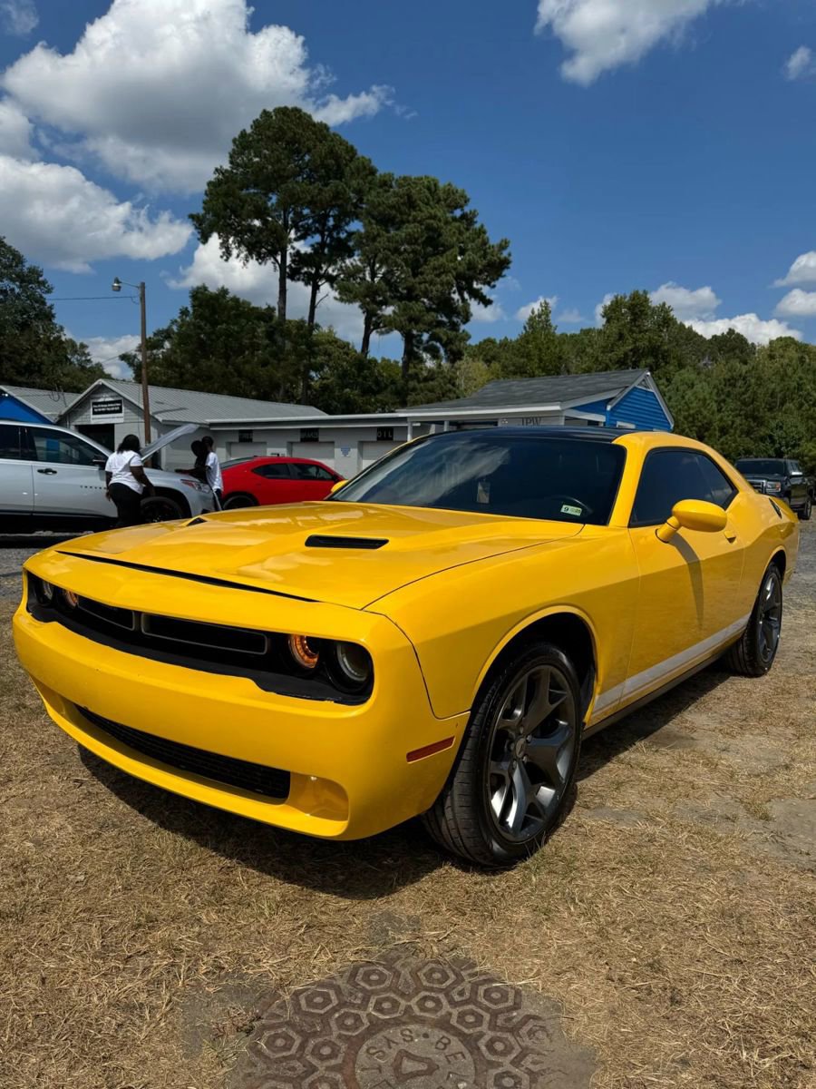 Used 2017 Dodge Challenger SXT image 4