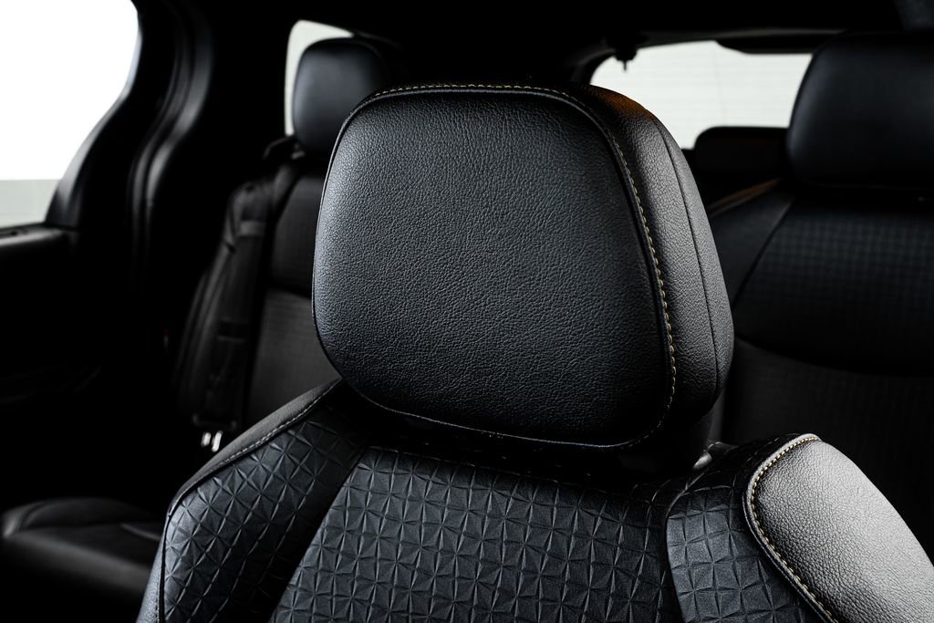 Used 2025 Toyota Sienna XLE Woodland Edition image 36