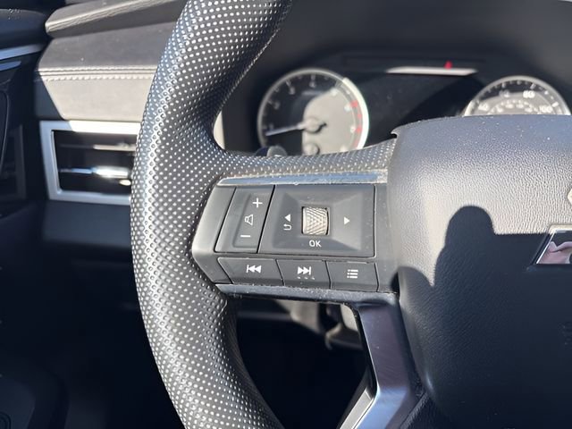 Used 2022 Mitsubishi Outlander ES image 16