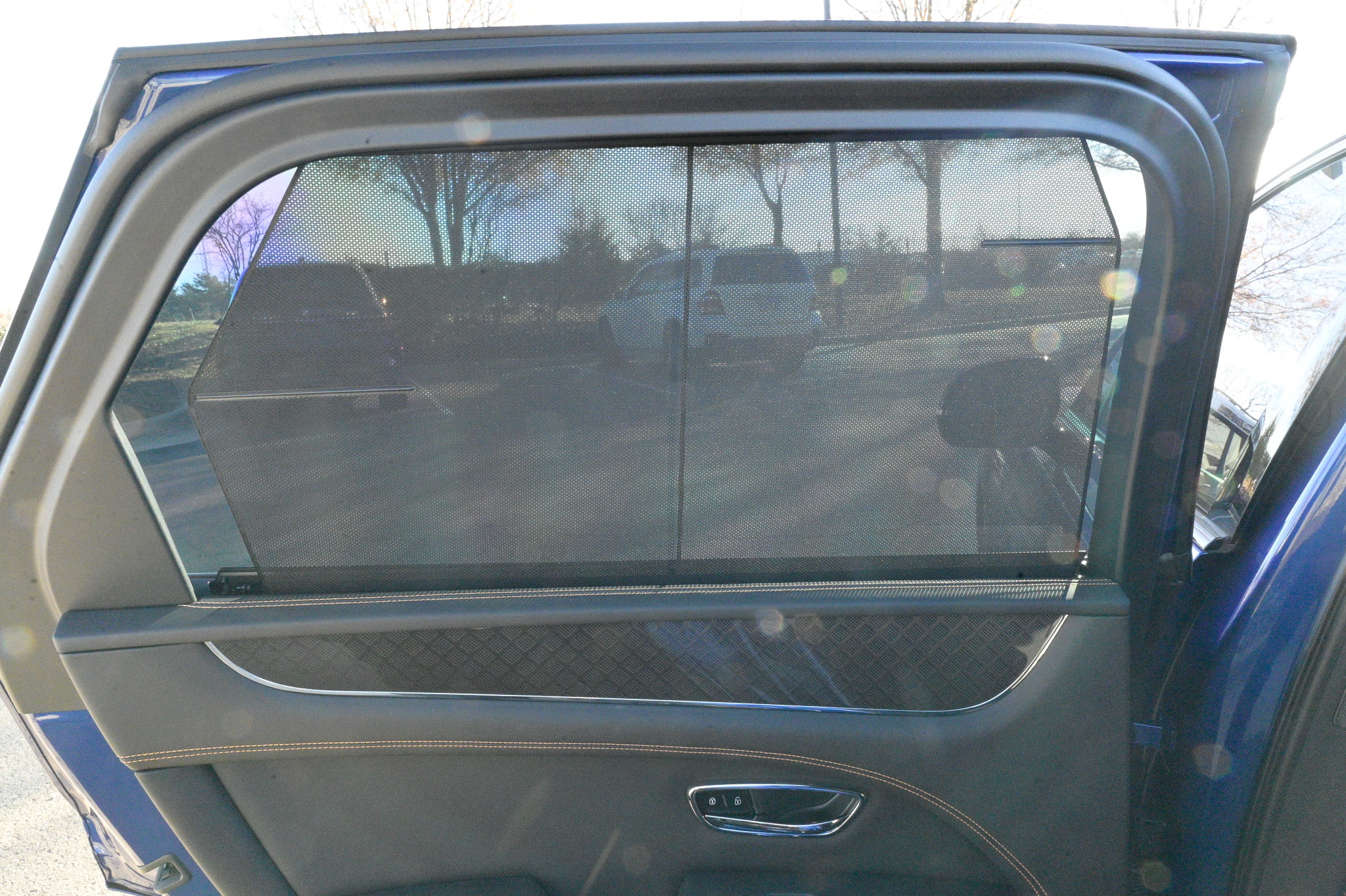 Used 2025 Bentley Bentayga image 39