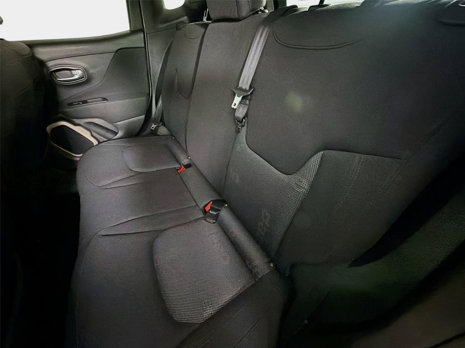 Used 2015 Jeep Renegade Latitude FWD image 21