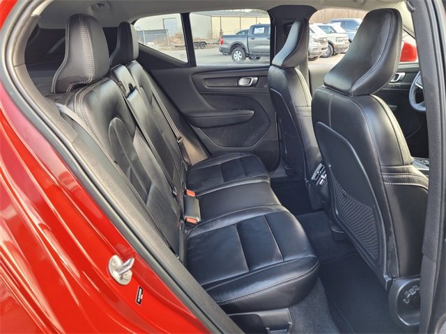 Used 2023 Volvo XC40 B5 Core image 14
