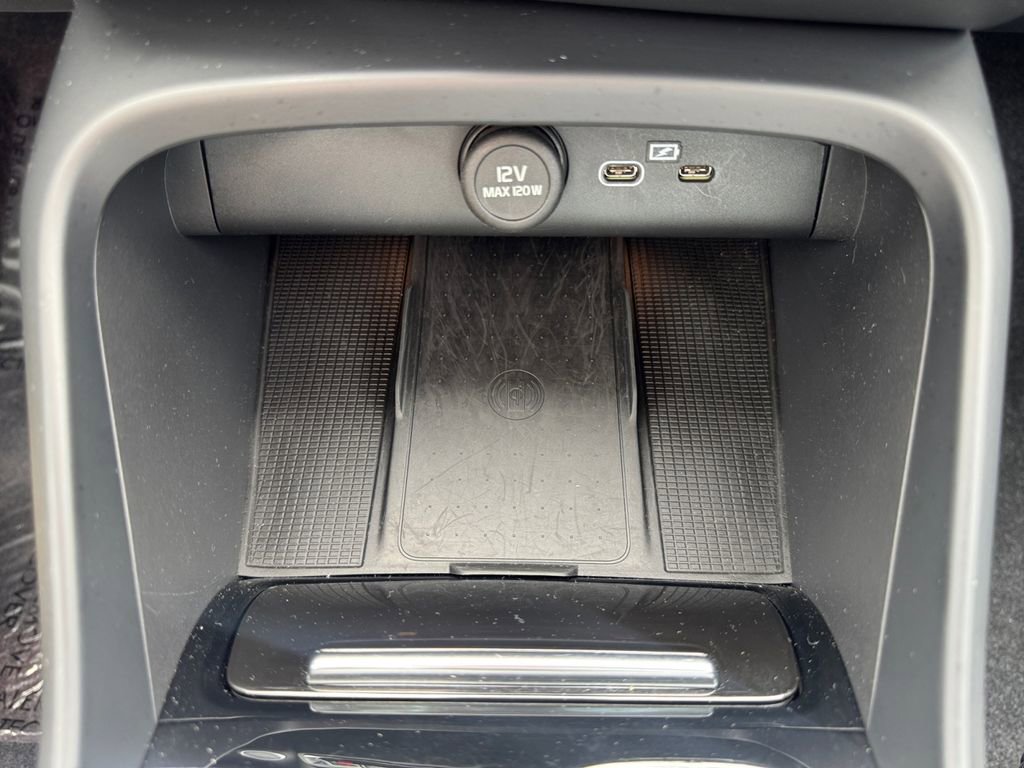 Certified 2025 Volvo XC40 B5 Plus image 20