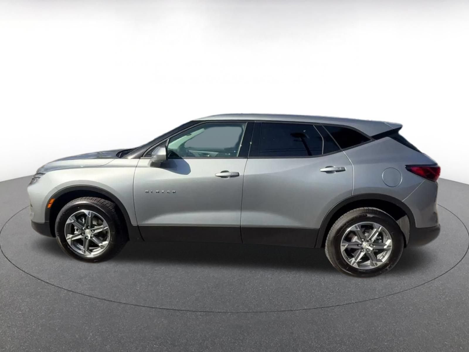 Used 2025 Chevrolet Blazer LT FWD image 8