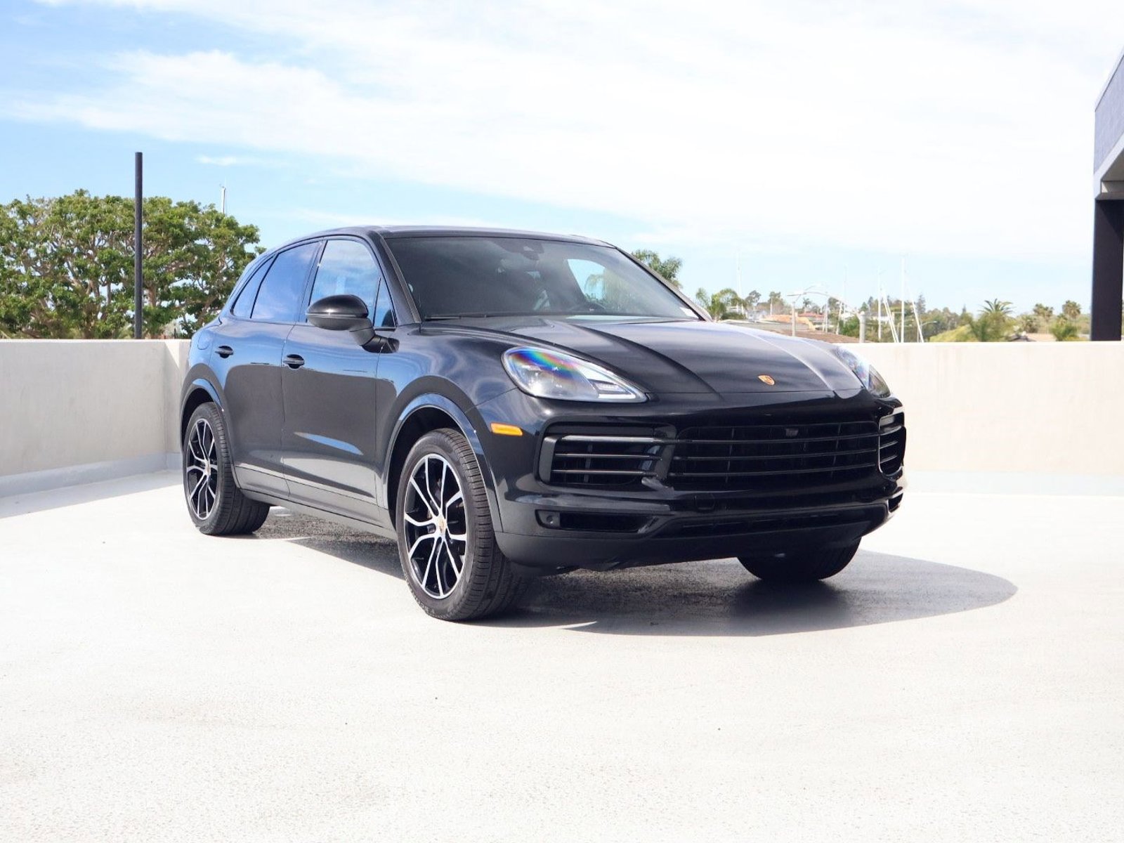Certified 2023 Porsche Cayenne Platinum Edition image 7