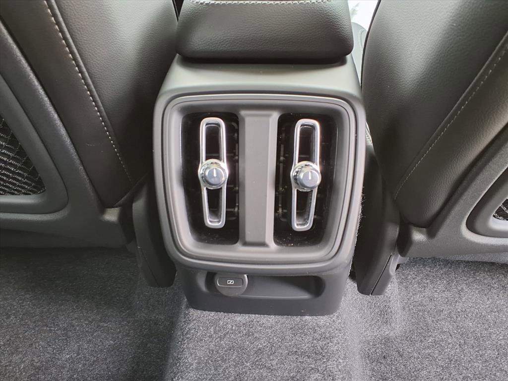 New 2026 Volvo XC40 B5 Ultra w/ Protection Package Premier image 11