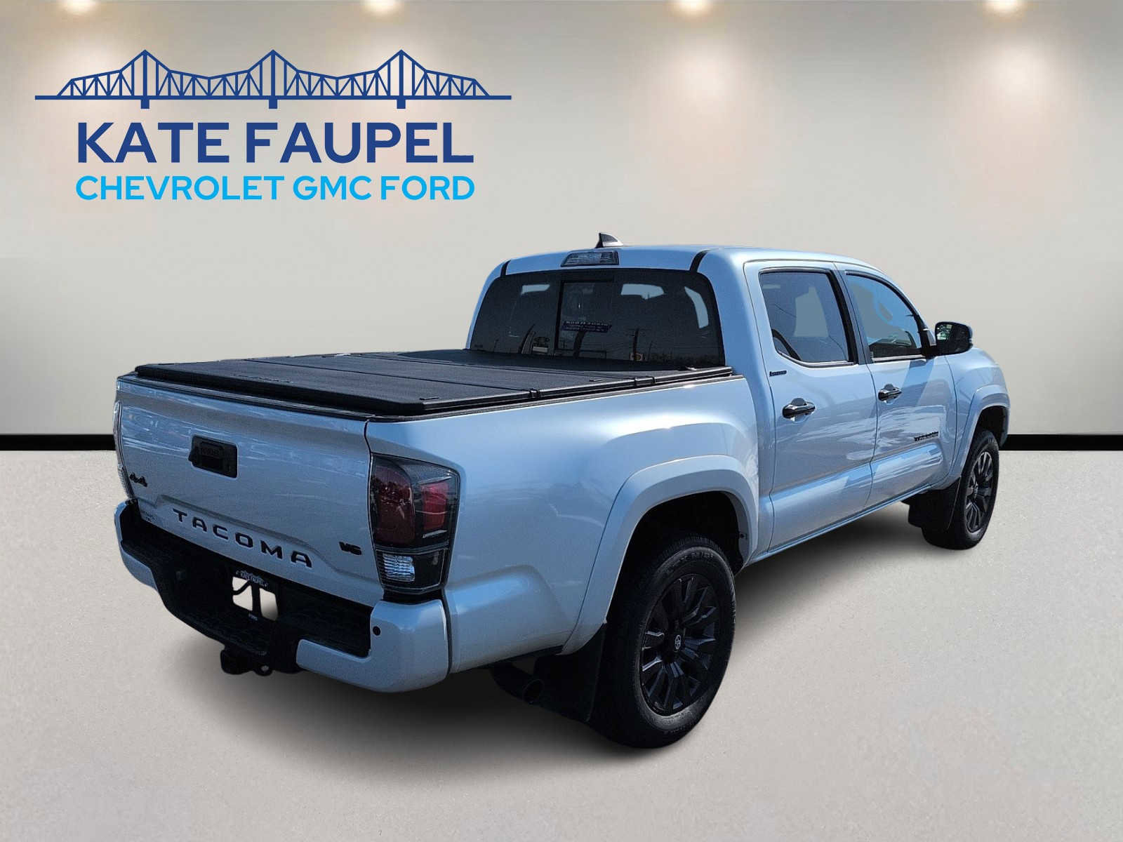 Used 2023 Toyota Tacoma Limited w/ Nightshade Package AWD/4WD image 7