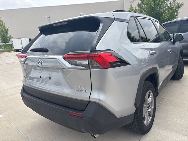 Used 2023 Toyota RAV4 LE AWD/4WD image 3