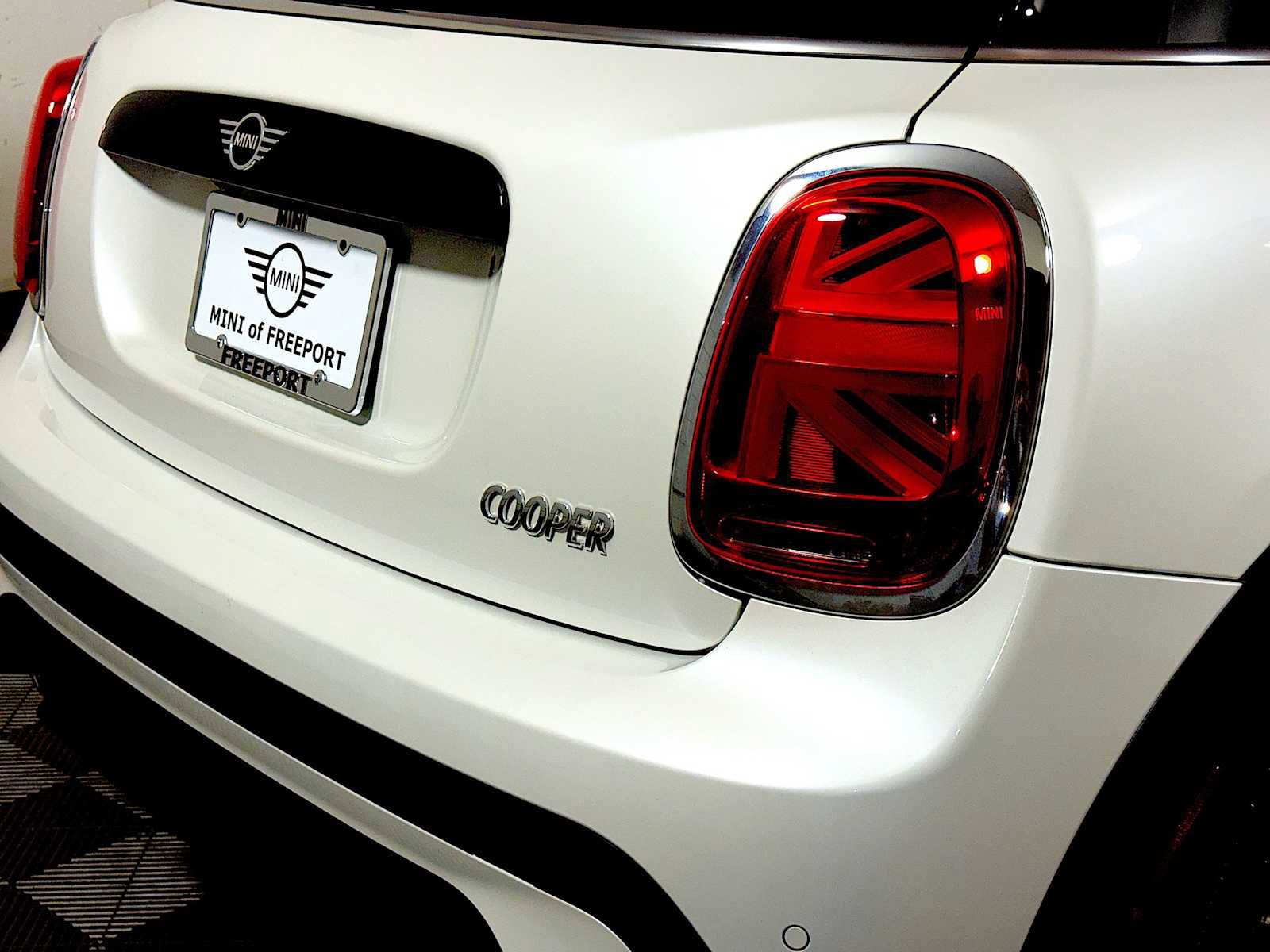 Certified 2023 MINI Cooper 4-Door Hardtop image 27