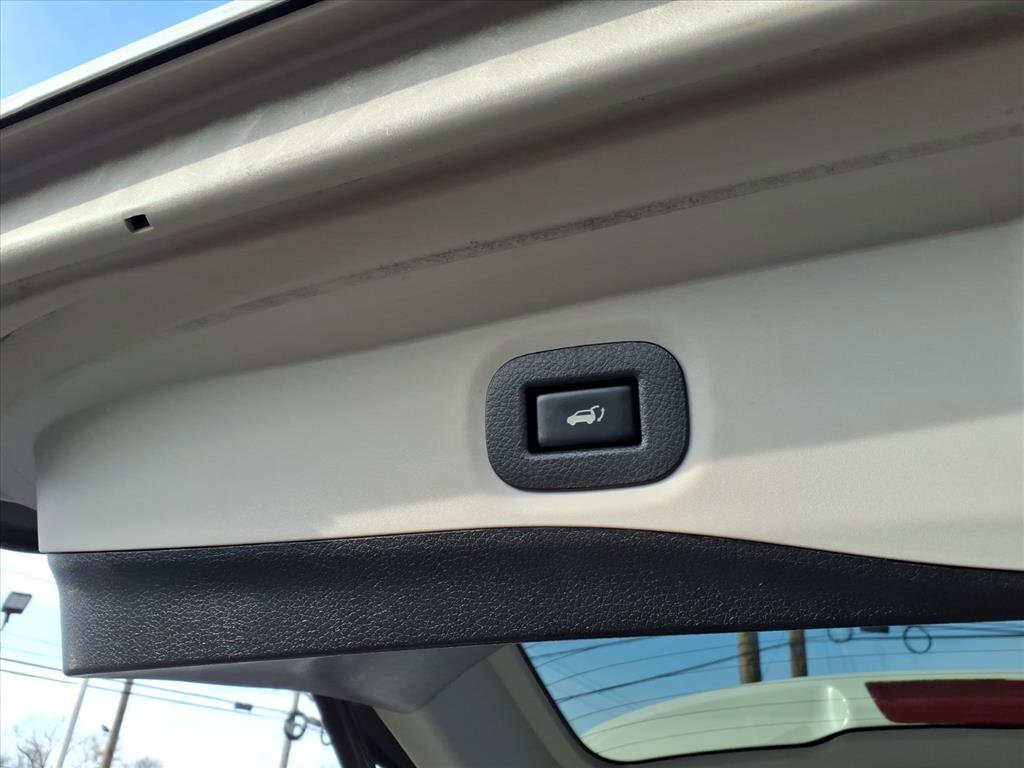 Used 2018 Nissan Rogue SV w/ Sun & Sound Touring Package AWD/4WD image 45