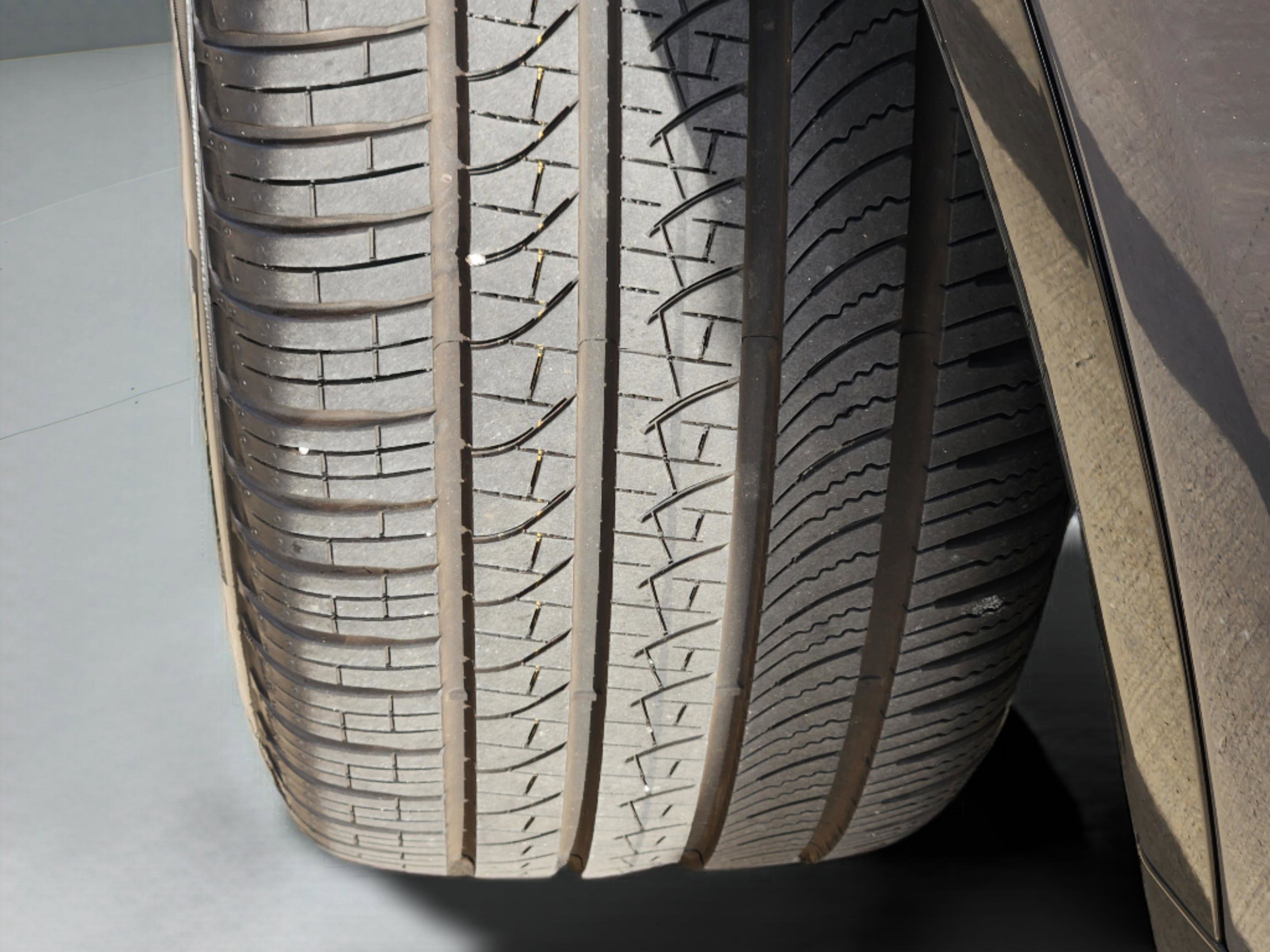 Certified 2024 Land Rover Discovery Dynamic SE image 37