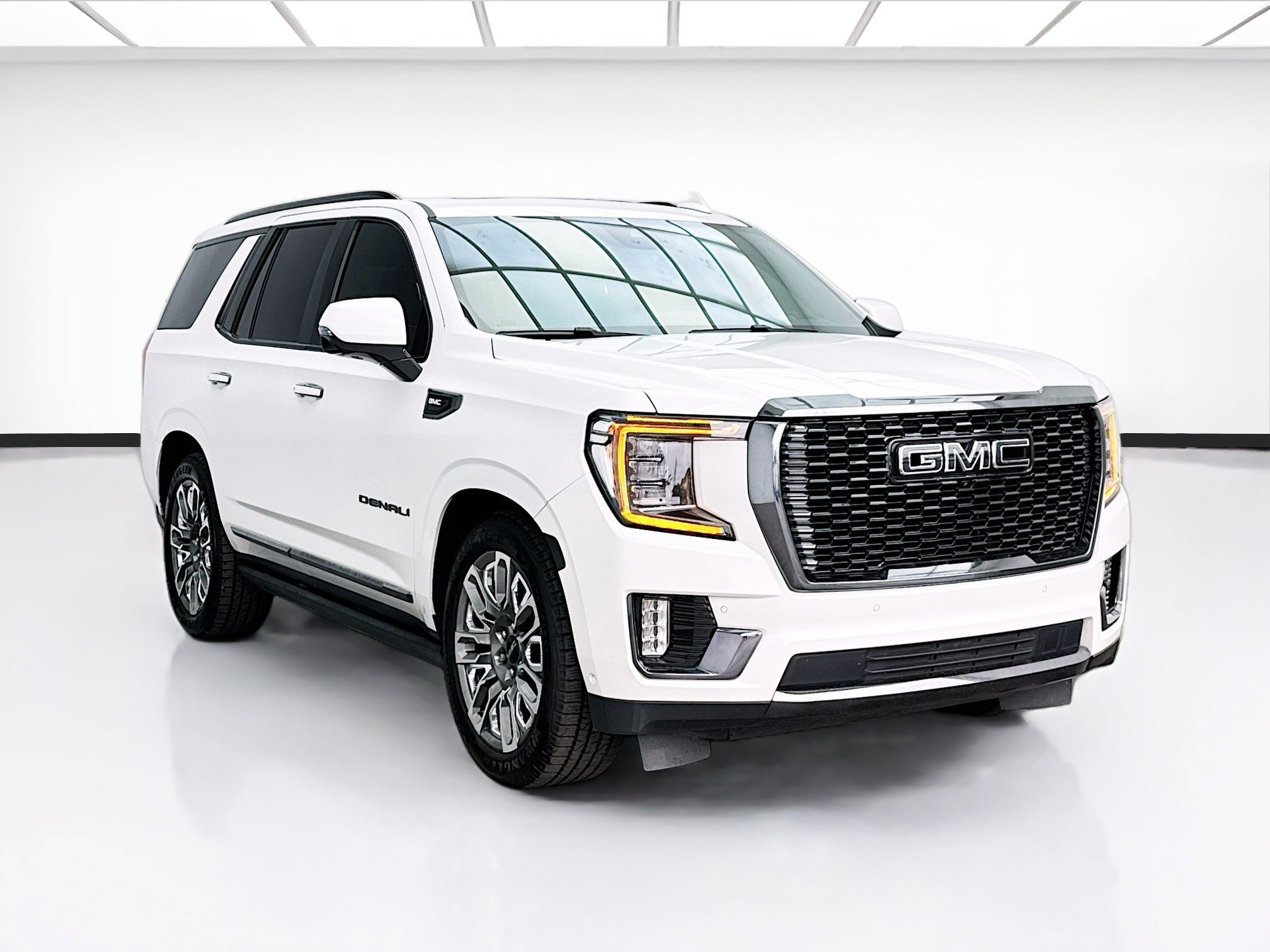 Used 2023 GMC Yukon Denali Ultimate AWD/4WD image 3