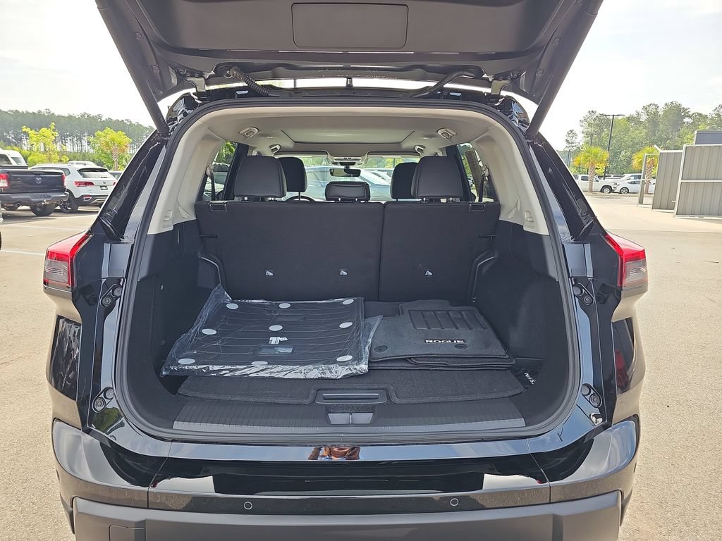 Used 2026 Nissan Rogue Dark Armor AWD/4WD image 16