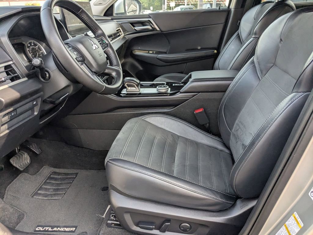 Used 2025 Mitsubishi Outlander SE AWD/4WD image 11