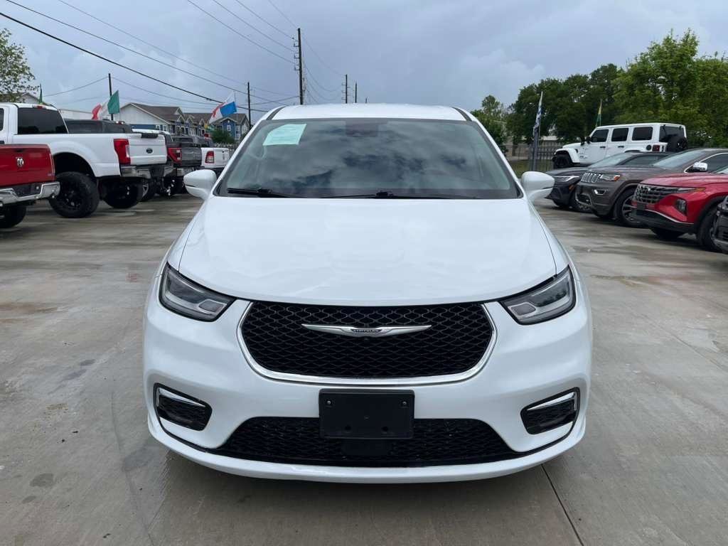 Used 2022 Chrysler Pacifica Touring-L FWD image 3