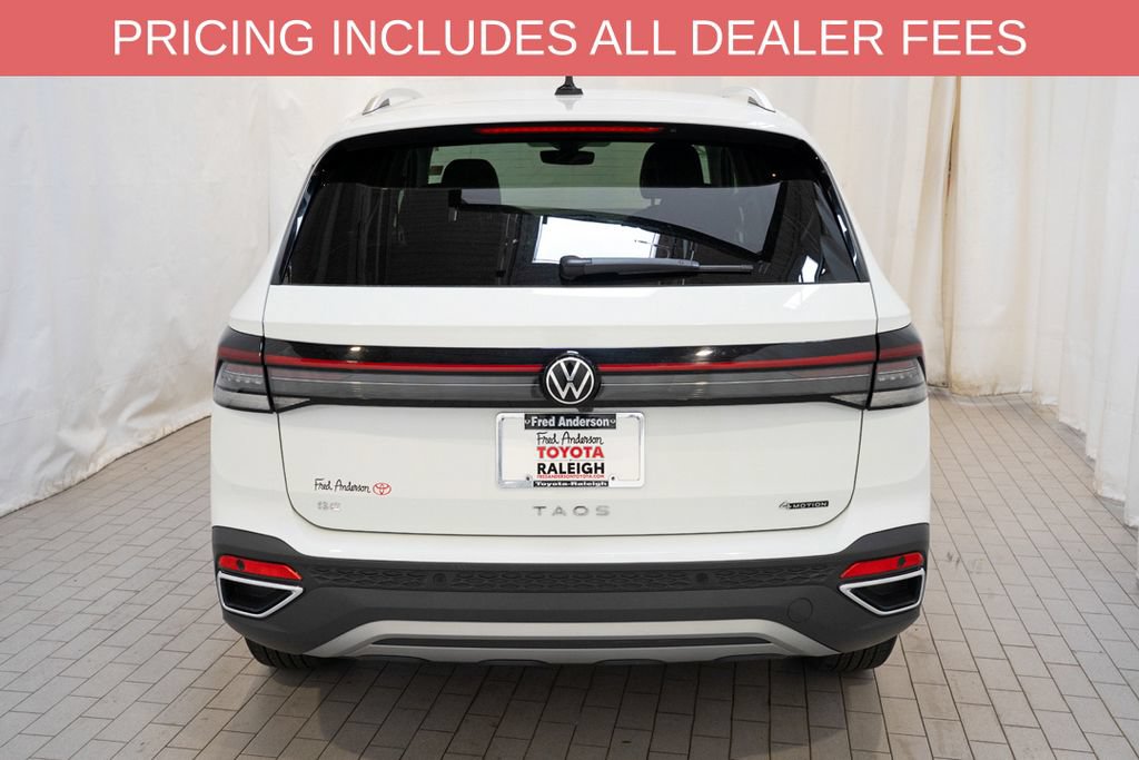 Used 2025 Volkswagen Taos SE AWD/4WD image 4