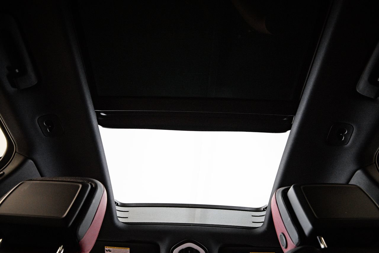 Certified 2024 Porsche Macan S AWD/4WD image 28