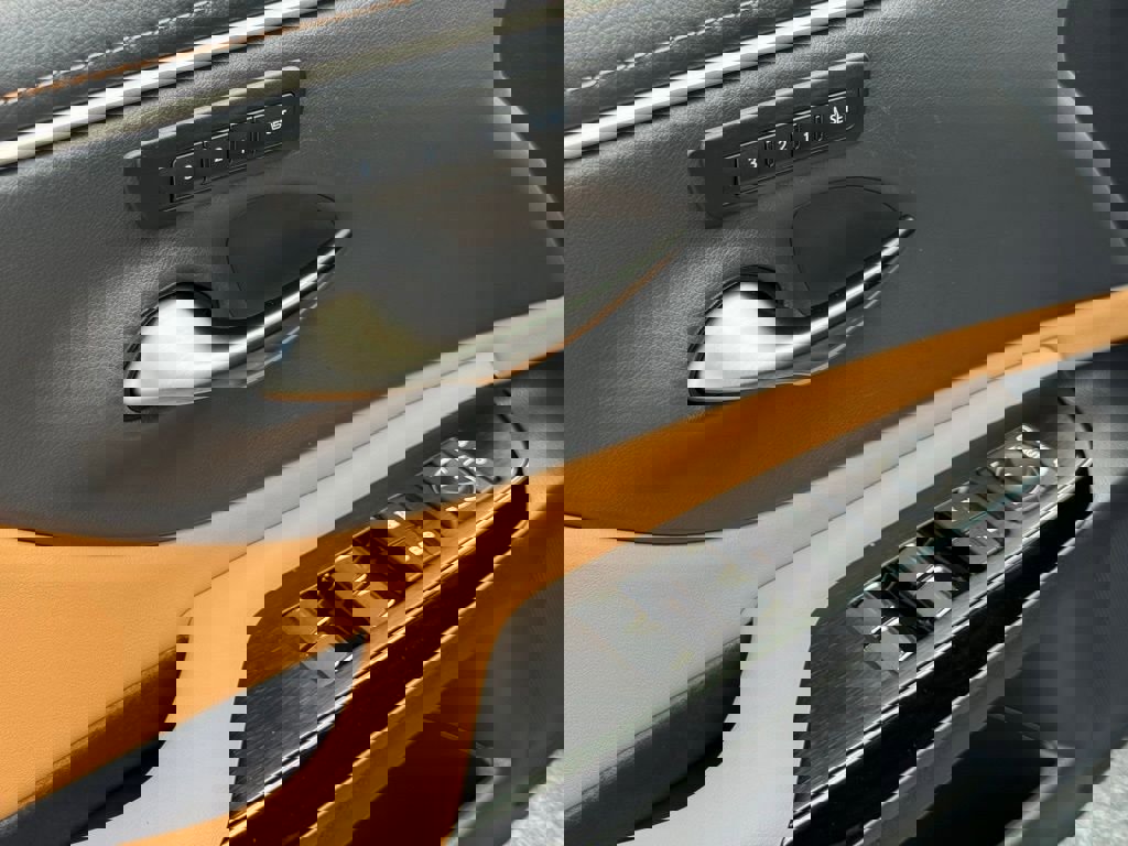 Certified 2025 Lexus ES 350 w/ Premium Package image 22