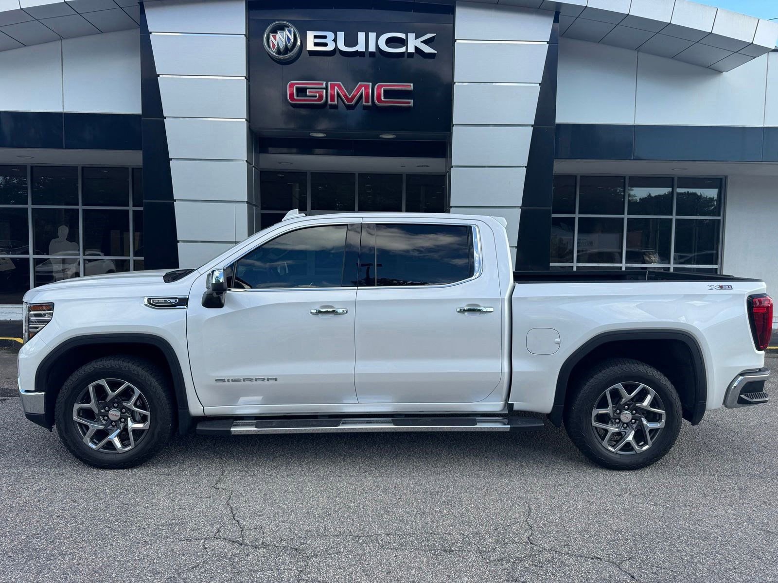 Certified 2024 GMC Sierra 1500 SLT w/ SLT Premium Plus Package AWD/4WD image 3