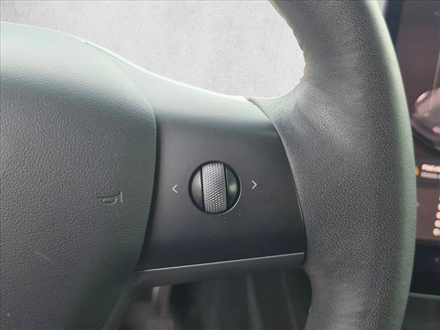 Used 2022 Tesla Model Y Long Range AWD/4WD image 5