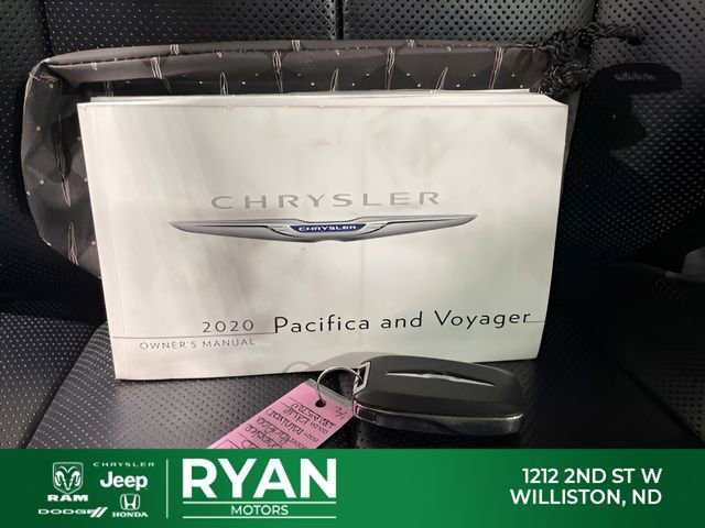 Used 2020 Chrysler Pacifica Limited image 17