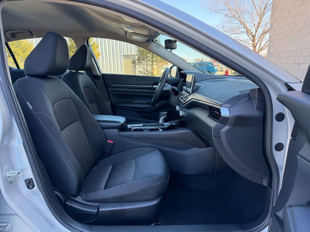 Used 2024 Nissan Altima 2.5 SV image 25