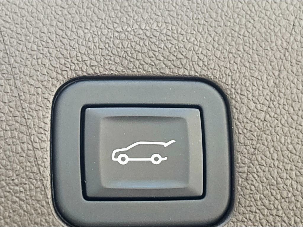 Used 2024 GMC Yukon XL SLT w/ SLT Luxury Package RWD image 15