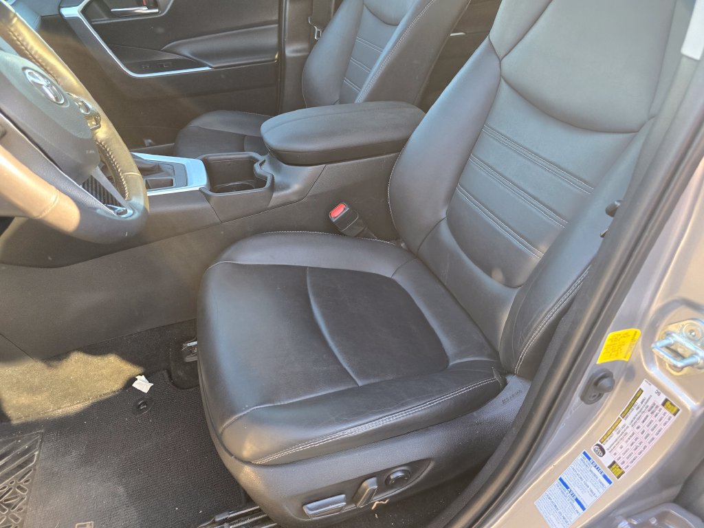 Used 2022 Toyota RAV4 XLE Premium AWD/4WD image 15