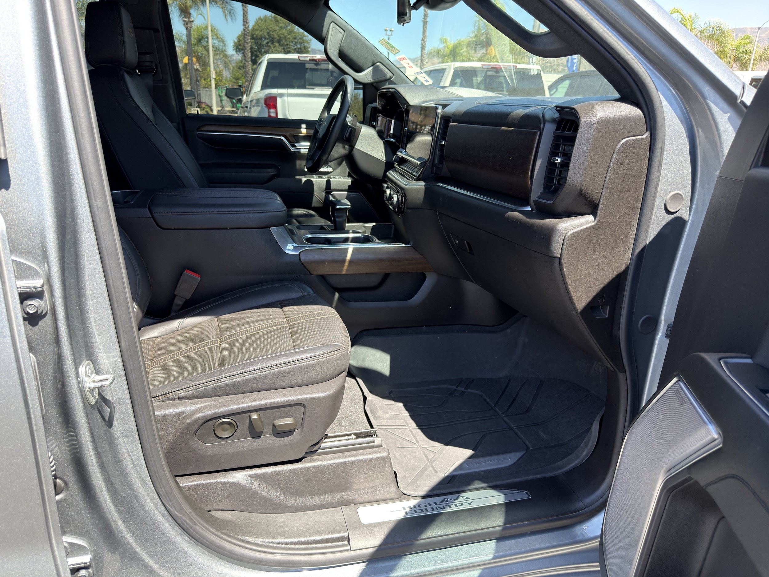 Used 2024 Chevrolet Silverado 1500 High Country w/ High Country Premium Package AWD/4WD image 10