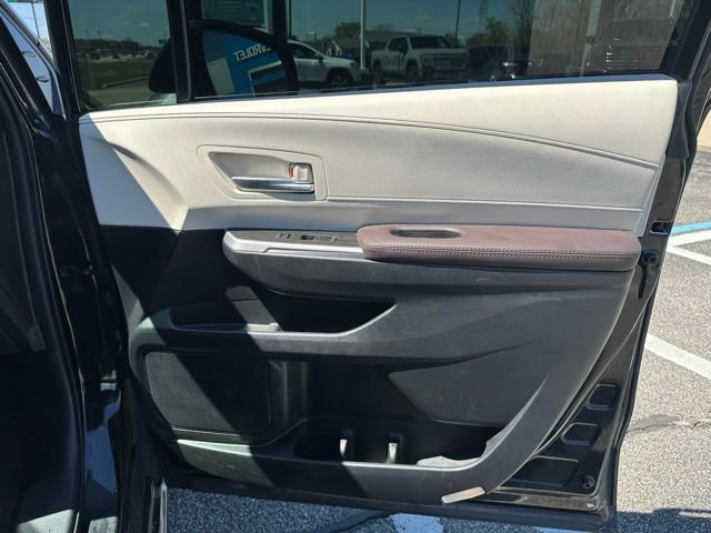 Used 2024 Toyota Sienna Platinum AWD/4WD image 10