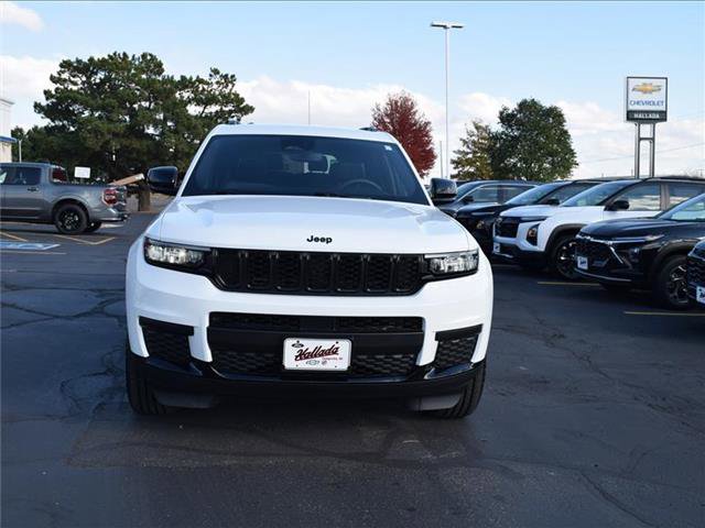 Used 2023 Jeep Grand Cherokee L Laredo image 3