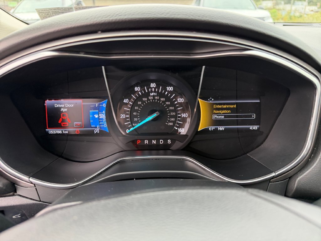 Used 2017 Ford Fusion SE w/ Fusion SE Technology Package FWD image 16