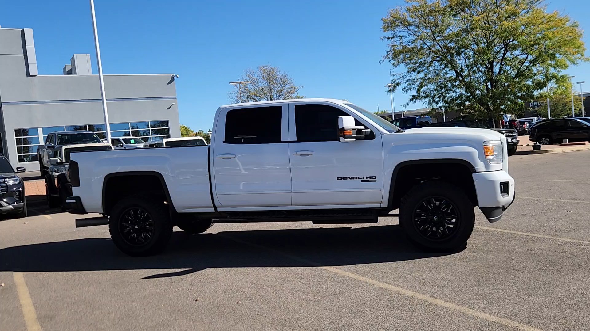 Used 2015 GMC Sierra 2500 Denali w/ Duramax Plus Package AWD/4WD image 9