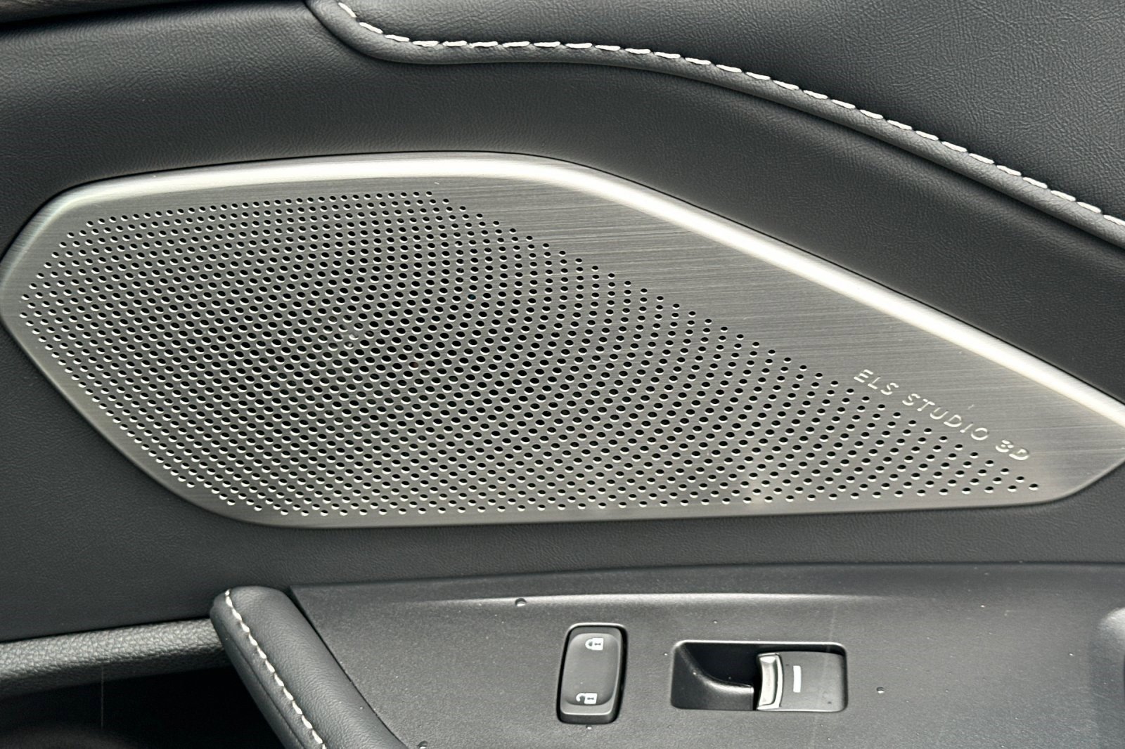 Certified 2025 Acura RDX SH-AWD w/ Advance Package image 23