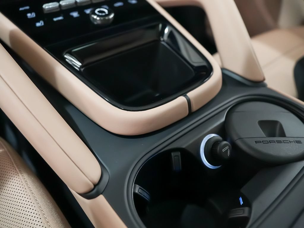 New 2026 Porsche Cayenne Coupe AWD/4WD image 32